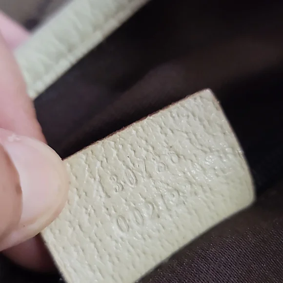 GUCCI GG Canvas Abbey Tote In PRELOVED CONDITION LEATHER HAS BEEN RETOUCHED - Picture 14 of 16